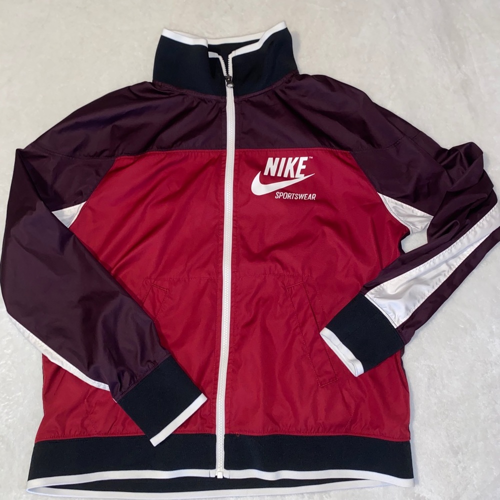 NIKE SPORTSWEAR WINDBREAKER